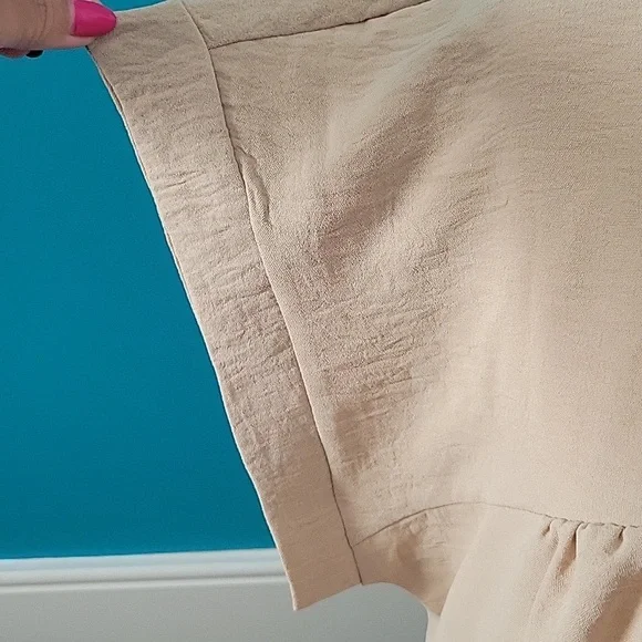 Andree bu Unit Taupe Button Keyhole back top XL - Picture 3 of 6